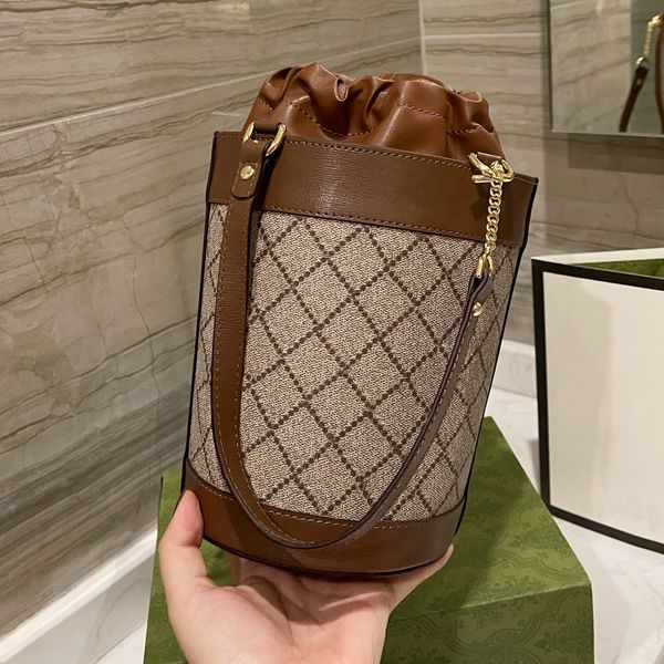 shoulder bucket bag 2022 luxurys designers bags 20cm messenger women totes fashion classic handbags printed crossbody clutch wallet handbag
shoulder bucket bag 2022 luxurys designers bags 20cm messenger women totes fashion classic handbags printed crossbody clutch wallet handbag