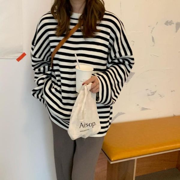 2020 autumn winter black white striped sweater pullovers women long sleeve korean casual loose knitted sweater female jumper, White;black
2020 autumn winter black white striped sweater pullovers women long sleeve korean casual loose knitted sweater female jumper, White;black