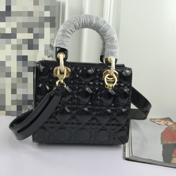 new 2021 retro shoulder bag made of high-quality genuine leather, fashion printed messenger bag, trendy and novel bag11
new 2021 retro shoulder bag made of high-quality genuine leather, fashion printed messenger bag, trendy and novel bag11