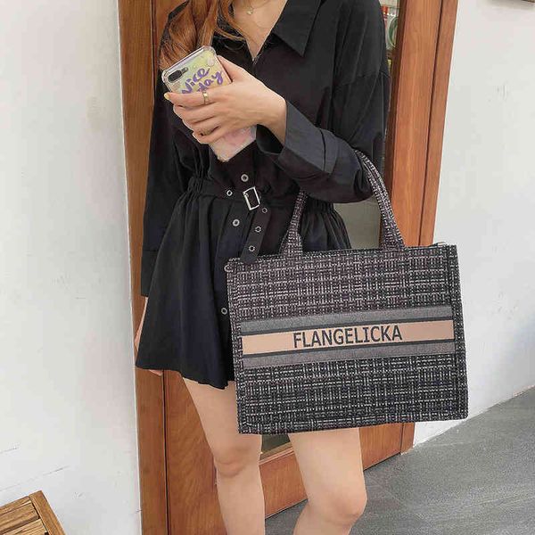 2022 factory wholesale new net red star same canvas large capacity bag female short distance shopping bag, Black;red
2022 factory wholesale new net red star same canvas large capacity bag female short distance shopping bag, Black;red
