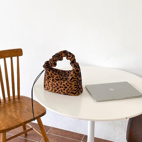 2020 women handbags purse small tote bag lady shoulder bags leopard girl underarm bags
2020 women handbags purse small tote bag lady shoulder bags leopard girl underarm bags
