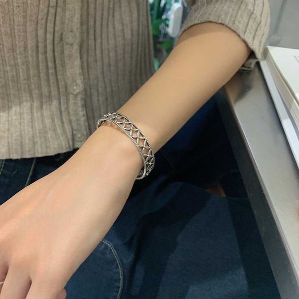 925 pure thai silver women's niche design hollow out open bracelet cool wind hand jewelry, Slivery;golden
925 pure thai silver women's niche design hollow out open bracelet cool wind hand jewelry, Slivery;golden