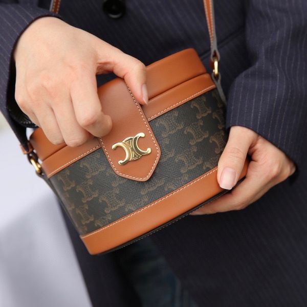 new triumphal arch old flower tambour cylinder lunch box leather one shoulder messenger bag
new triumphal arch old flower tambour cylinder lunch box leather one shoulder messenger bag