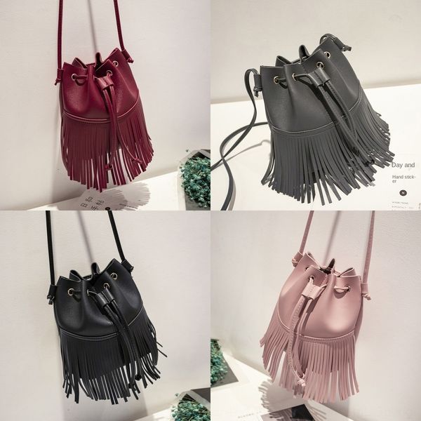 nsrqe cou44 новый корейский мешок ковш кисточка кисточка bagbag плеча один универсальный посланника моды сумки 2019
nsrqe cou44 новый корейский мешок ковш кисточка кисточка bagbag плеча один универсальный посланника моды сумки 2019
