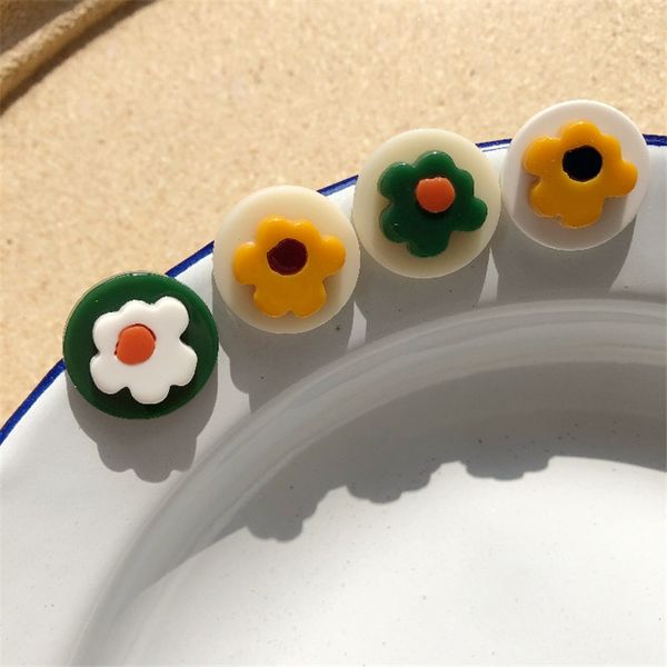 aomu chic cartoon retro floral flower acrylic round earrings cute sweet daisy mini earrings for women students simple jewelry, Golden;silver
aomu chic cartoon retro floral flower acrylic round earrings cute sweet daisy mini earrings for women students simple jewelry, Golden;silver