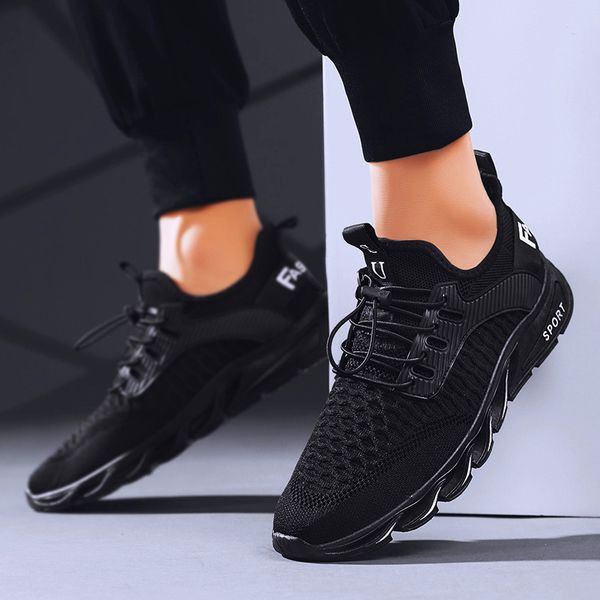 124crocheted large size ultra-light sports with high elasticity male casual shoes comfortable jogging, Black;brown
124crocheted large size ultra-light sports with high elasticity male casual shoes comfortable jogging, Black;brown
