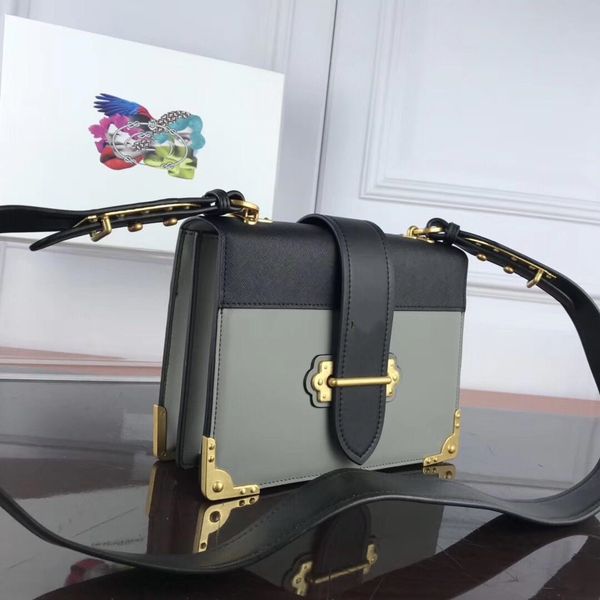 star with the female designer luxury ladies classic elegant detachable leather handle adjustable leather shoulder strap messenger bag
star with the female designer luxury ladies classic elegant detachable leather handle adjustable leather shoulder strap messenger bag