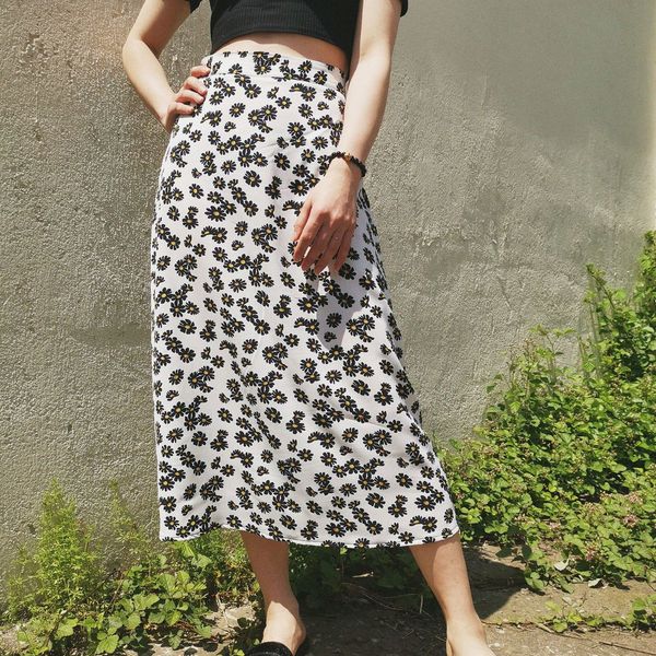 zipper summer high waist skirt women fashion floral daisy 2020 long skirts female harajuku korean style streetwear elegant cloth q1219, Black
zipper summer high waist skirt women fashion floral daisy 2020 long skirts female harajuku korean style streetwear elegant cloth q1219, Black