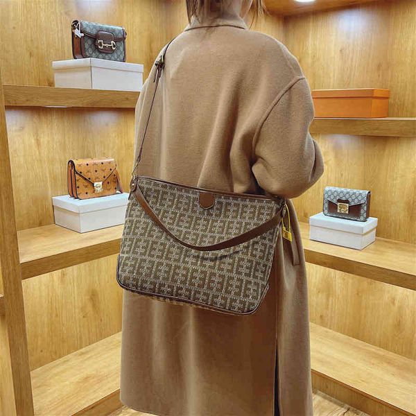 2022 factory wholesale new model autumn winter red tote bag women's armpit texture portable large capacity
2022 factory wholesale new model autumn winter red tote bag women's armpit texture portable large capacity