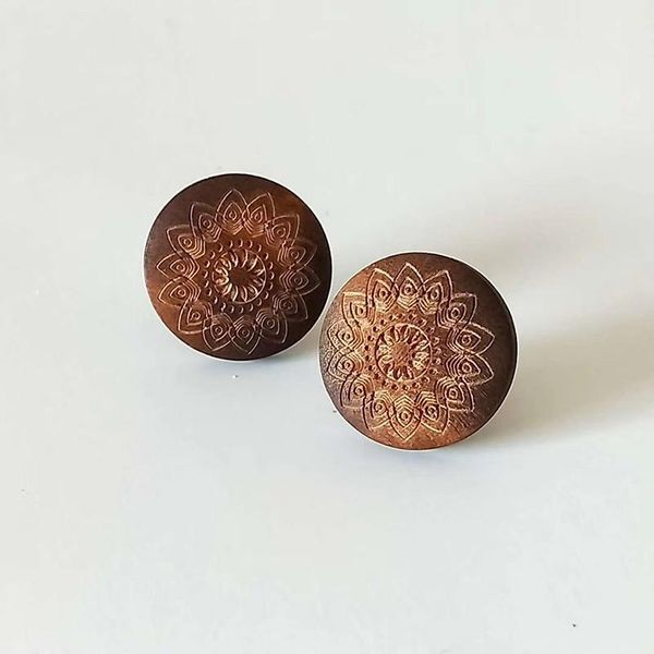 stud 2021 africa black queen coffee wood engraved flower round button earrings vintage party jewelry wooden diy accessory, Golden;silver
stud 2021 africa black queen coffee wood engraved flower round button earrings vintage party jewelry wooden diy accessory, Golden;silver