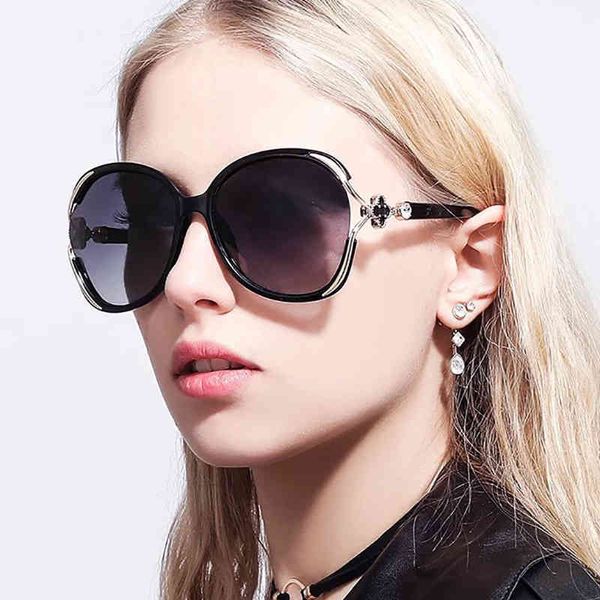 the sun is big frame, sun glass, lady's personality is hollow, four leaf clover is set up sunglass, tiktok street, glass., White;black
the sun is big frame, sun glass, lady's personality is hollow, four leaf clover is set up sunglass, tiktok street, glass., White;black
