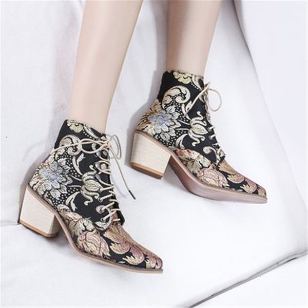 2021 new nationality style girl pointed to the british-style woman embroider winter boots high heels z2mt, Black
2021 new nationality style girl pointed to the british-style woman embroider winter boots high heels z2mt, Black
