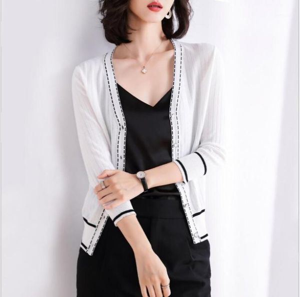 women's jackets fall 2021 women's look: simple black and white contrast v-neck sweater sweater1, Black;brown
women's jackets fall 2021 women's look: simple black and white contrast v-neck sweater sweater1, Black;brown