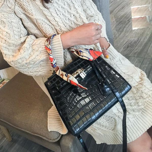 new fashion luxury women handbags crocodile leather shoulder bag women ribbon ribbon leather shopping bag tote
new fashion luxury women handbags crocodile leather shoulder bag women ribbon ribbon leather shopping bag tote