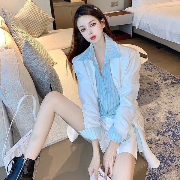 autumn 2020 new striped shirt medium length coat + short three piece fashion suit for women
autumn 2020 new striped shirt medium length coat + short three piece fashion suit for women