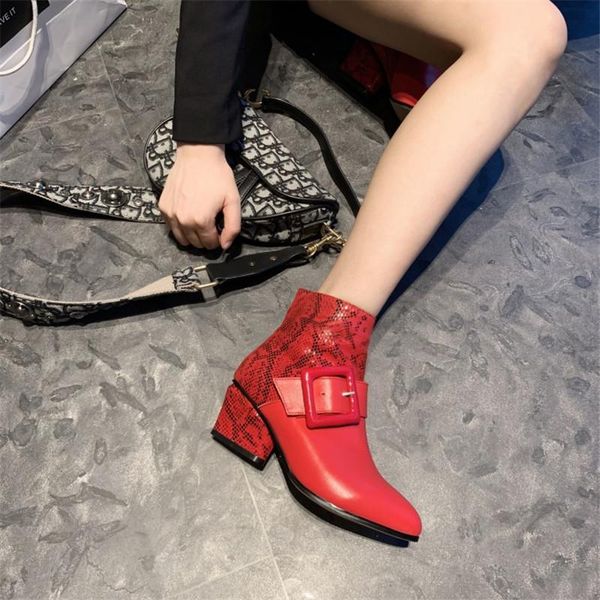 2020 winter black genuine leather martin ankle boots buckles mid heel pointed toe women motorcycle boots zapatos mujer ladyshoes
2020 winter black genuine leather martin ankle boots buckles mid heel pointed toe women motorcycle boots zapatos mujer ladyshoes