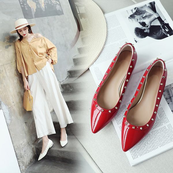 2021 female pumps genuine plus upper size + lambskin insole low heel pointed metal rivet ladies shoes caut, Black
2021 female pumps genuine plus upper size + lambskin insole low heel pointed metal rivet ladies shoes caut, Black