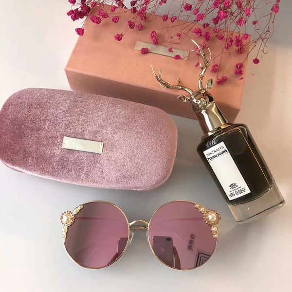 latest selling popular fashion m01 women sunglasses mens sunglasses men sunglasses gafas de sol sun glasses uv400 lens with box, White;black
latest selling popular fashion m01 women sunglasses mens sunglasses men sunglasses gafas de sol sun glasses uv400 lens with box, White;black