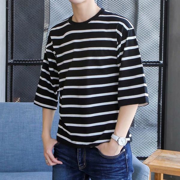 2019 striped quarter korean fashion round neck men's medium sleeve versatile loose t-shirt, White;black
2019 striped quarter korean fashion round neck men's medium sleeve versatile loose t-shirt, White;black