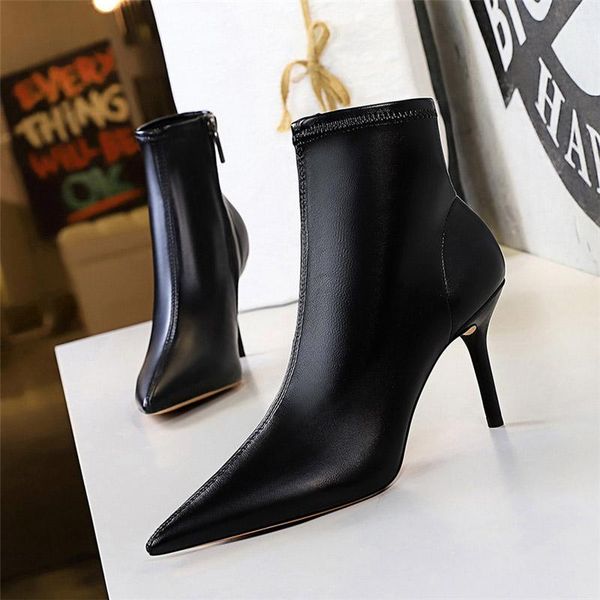 2020 new winter women warm fur zippers ankle boots 8cm pencil high heels boots black patent leather ladies valentine shoes
2020 new winter women warm fur zippers ankle boots 8cm pencil high heels boots black patent leather ladies valentine shoes