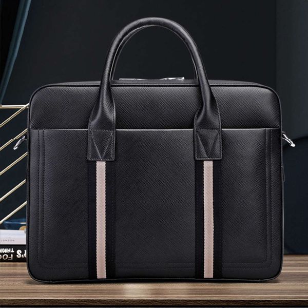 2020 new men's bus briefcase leather hand single shoulder comter large capacity 
2020 new men's bus briefcase leather hand single shoulder comter large capacity