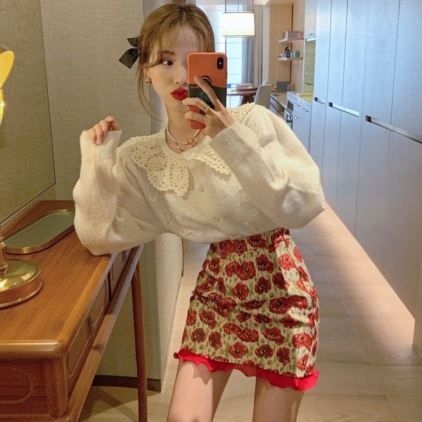 2020 autumn new knitwear sweater floral + denim skirt 3-piece fashion suit for women
2020 autumn new knitwear sweater floral + denim skirt 3-piece fashion suit for women