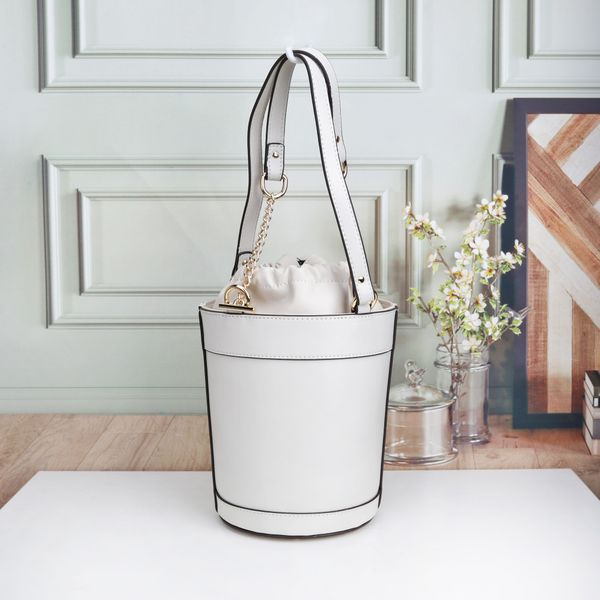 2020 new luxurys fashion one-shoulder messenger handbag trend new ladies bag card bag wallet cosmetic bag daily
2020 new luxurys fashion one-shoulder messenger handbag trend new ladies bag card bag wallet cosmetic bag daily