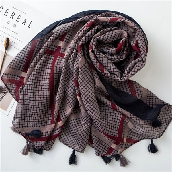 new spain fashion geometric plaid viscose shawl scarf women print pashmina stole bufanda muslim hijab 180*90cm y201007, Blue;gray
new spain fashion geometric plaid viscose shawl scarf women print pashmina stole bufanda muslim hijab 180*90cm y201007, Blue;gray