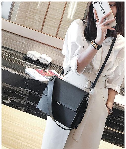 shoulder bags 2021 handbag women's fashion simple briefcase summer small square bag versatile single messenger multi-function
shoulder bags 2021 handbag women's fashion simple briefcase summer small square bag versatile single messenger multi-function