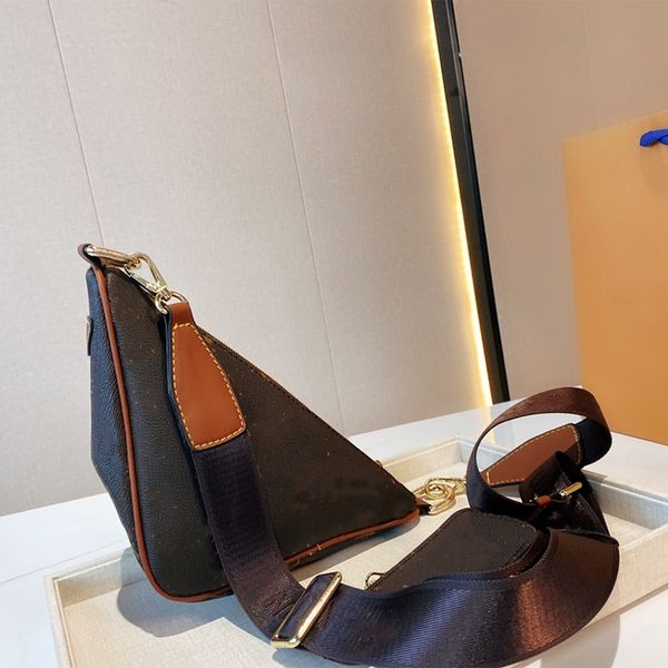 2021 fashion triangle bags leather classic presbyopia multifunctional three-in-one composite shoulder bag travel outdoor sacoche large capac
2021 fashion triangle bags leather classic presbyopia multifunctional three-in-one composite shoulder bag travel outdoor sacoche large capac