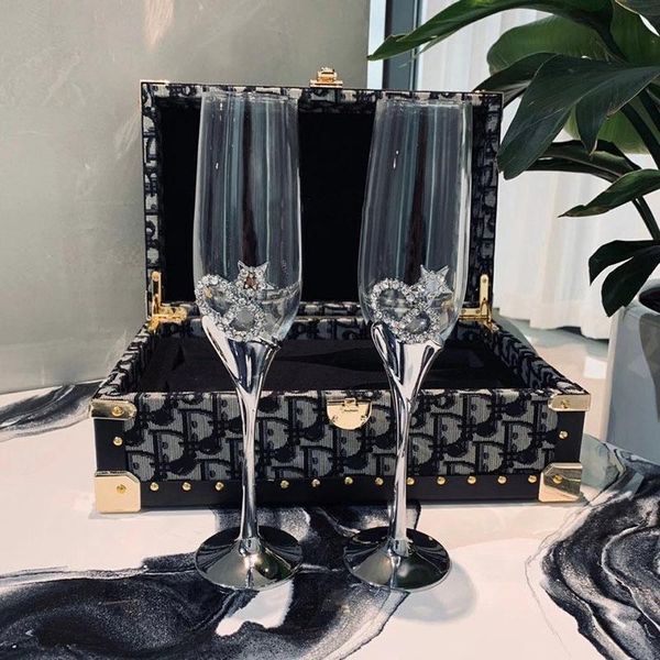 fashion luxurys designers wine glass enamel color classical red wine glass merriage gift party wine glass delicious dinner champagne cup
fashion luxurys designers wine glass enamel color classical red wine glass merriage gift party wine glass delicious dinner champagne cup