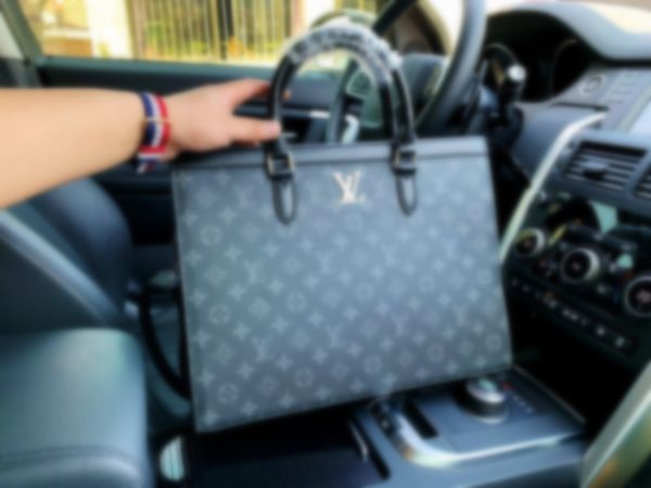 new brand designer men shoulder briefcase black leather designer handbag business men lapbag messenger bag fj053
new brand designer men shoulder briefcase black leather designer handbag business men lapbag messenger bag fj053