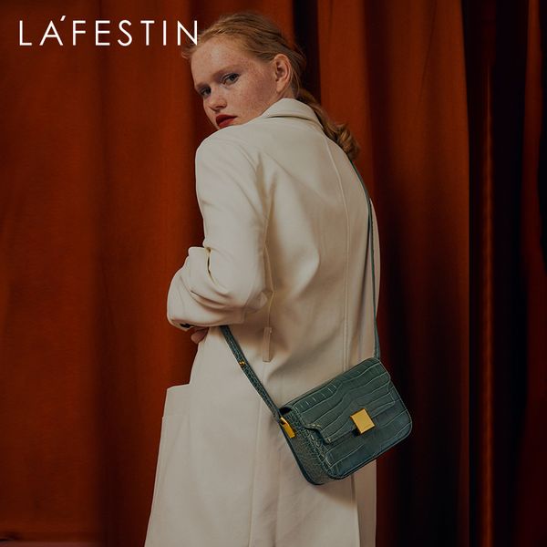 la festin 2020 new bag ladies fashion one shoulder messenger retro crocodile pattern small square bag trend c0121
la festin 2020 new bag ladies fashion one shoulder messenger retro crocodile pattern small square bag trend c0121
