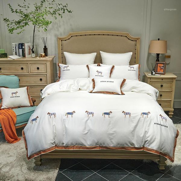 white bedding set digital printing duvet cover set long-staple cotton pillowcases king size bed bed linen 4pcs 2020 new1
white bedding set digital printing duvet cover set long-staple cotton pillowcases king size bed bed linen 4pcs 2020 new1
