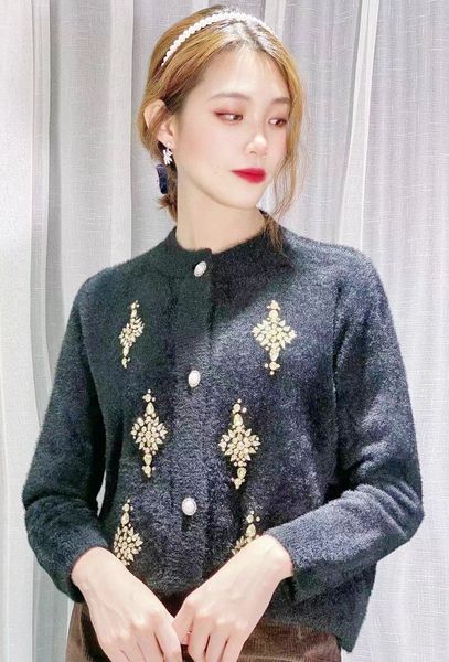 1119 2020 autumn brand same style long sleeve crew new white black neck kint sweater women clothes qixuann
1119 2020 autumn brand same style long sleeve crew new white black neck kint sweater women clothes qixuann