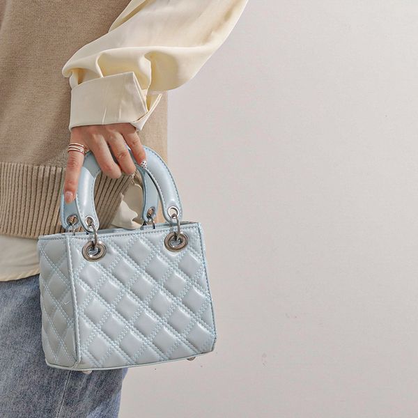bag new fashion french minority design high sense pearl small bag female autumn and winter messenger hand diana
bag new fashion french minority design high sense pearl small bag female autumn and winter messenger hand diana