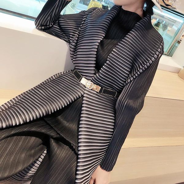 women's trench coats japanese miyake pleated windbreaker women's long sleeve shawl celebrity mid length autumn manteau coat1, Tan;black
women's trench coats japanese miyake pleated windbreaker women's long sleeve shawl celebrity mid length autumn manteau coat1, Tan;black