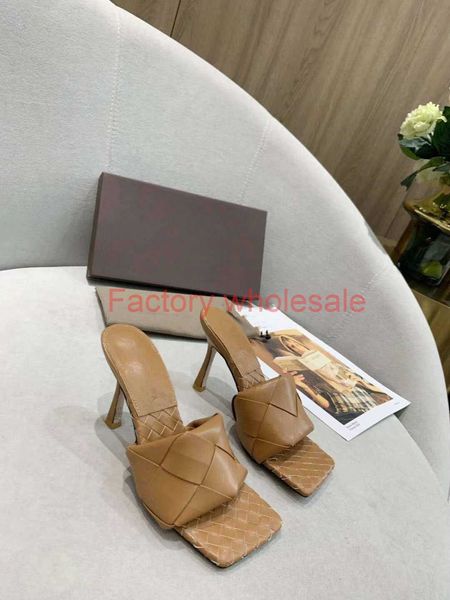 2020 the latest leather slippers matte leather checked women shoes square - mouthed, open-toed women flat heel slippers 9.5cm size 36-42, Black
2020 the latest leather slippers matte leather checked women shoes square - mouthed, open-toed women flat heel slippers 9.5cm size 36-42, Black