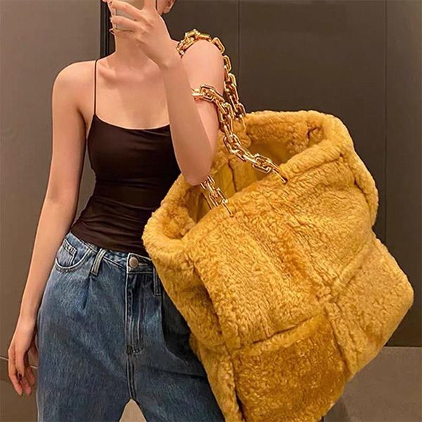 2020 winter large capacity faux fur tote bags women new korean thick warp wool woven casual female shoulder bag
2020 winter large capacity faux fur tote bags women new korean thick warp wool woven casual female shoulder bag