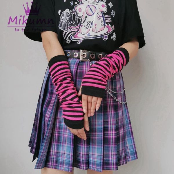 japanese harajuku girls striped half finger long gloves women knitted warmer fingerless gloves gothic lolita chic streetwear, Blue;gray
japanese harajuku girls striped half finger long gloves women knitted warmer fingerless gloves gothic lolita chic streetwear, Blue;gray