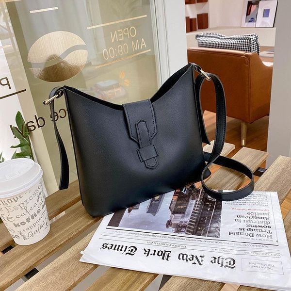 shoulder bags bucket bag women hong kong style retro large-capacity single-shoulder korean version of the sloping fashion underarm
shoulder bags bucket bag women hong kong style retro large-capacity single-shoulder korean version of the sloping fashion underarm