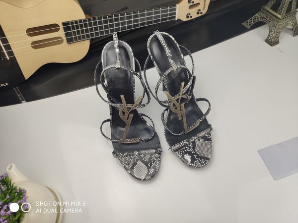 2020 new snake design fashion leather round head ultra-high heel sandals for women wearing slim heels, Black
2020 new snake design fashion leather round head ultra-high heel sandals for women wearing slim heels, Black