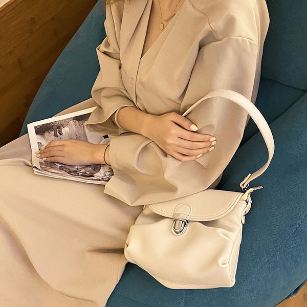 pleated armpit bag women's bag 2020 new fashion net red solid color simple french minority design shoulder bag c1114
pleated armpit bag women's bag 2020 new fashion net red solid color simple french minority design shoulder bag c1114