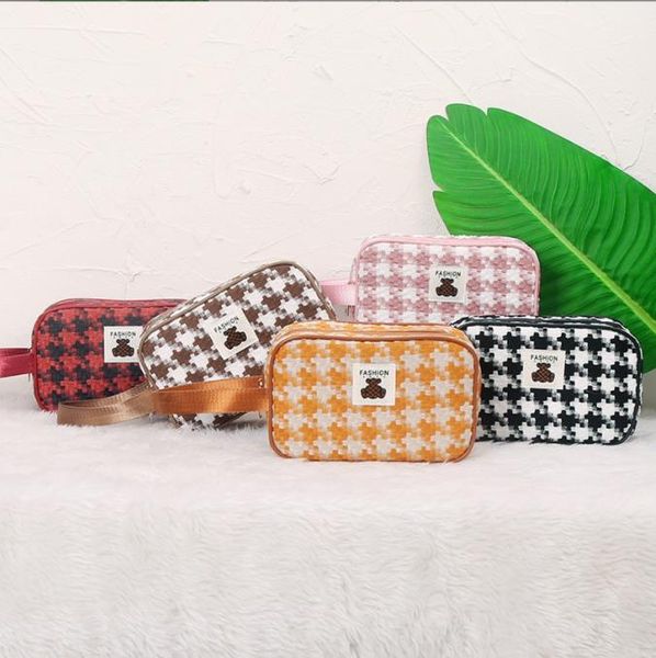 fashion checkered designer cosmetic bag large capacity storage bags waterproof wash bag
fashion checkered designer cosmetic bag large capacity storage bags waterproof wash bag