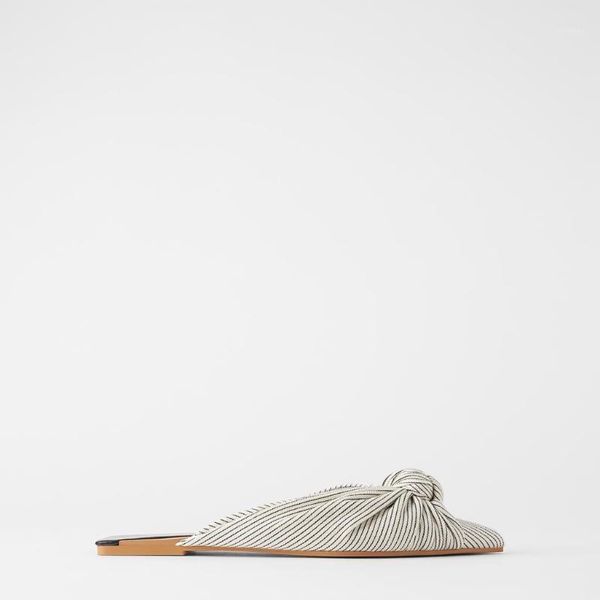 2020 new shoes splicing stripes junction decorated flat sandals female low heel baotou muller shoes cute slippers1, Black
2020 new shoes splicing stripes junction decorated flat sandals female low heel baotou muller shoes cute slippers1, Black