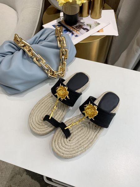 2020 metal flower slippers leather sandals wear sandals leisure beach shoes flat bottomed toe shoes, Black
2020 metal flower slippers leather sandals wear sandals leisure beach shoes flat bottomed toe shoes, Black