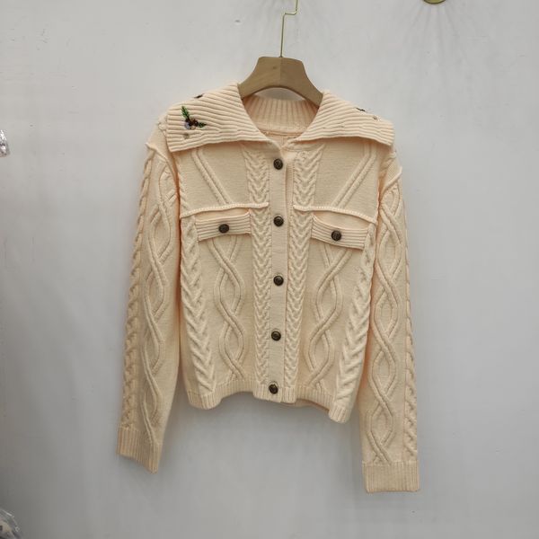 1015 2020 brand same style regular lapel neck long sleeve kint sweater cardigan button flora sweater qian, White
1015 2020 brand same style regular lapel neck long sleeve kint sweater cardigan button flora sweater qian, White