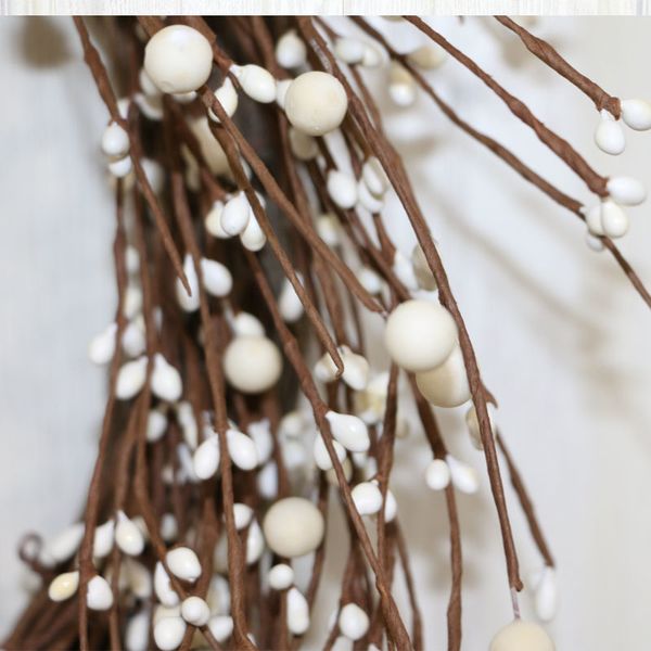 christmas decorative with white color pip customizable berry wreath used for front door decoration
christmas decorative with white color pip customizable berry wreath used for front door decoration