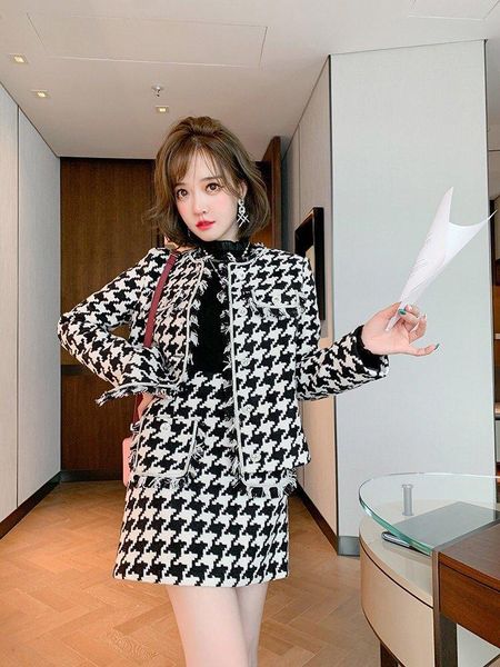 autumn/winter 2020 new fashion thousand-bird extra set, single-breasted half skirt suit, White
autumn/winter 2020 new fashion thousand-bird extra set, single-breasted half skirt suit, White