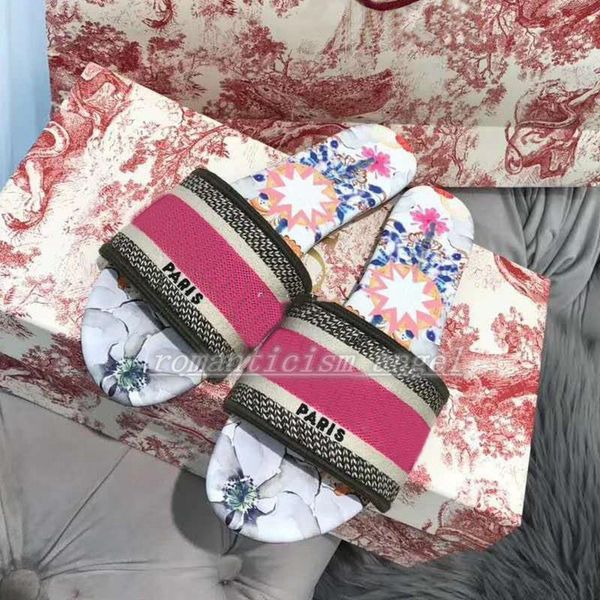 2021 new women sandals slippers embroidery sandal floral brocade flip flops striped beach genuine leather slipper 35 colors, Black;grey
2021 new women sandals slippers embroidery sandal floral brocade flip flops striped beach genuine leather slipper 35 colors, Black;grey